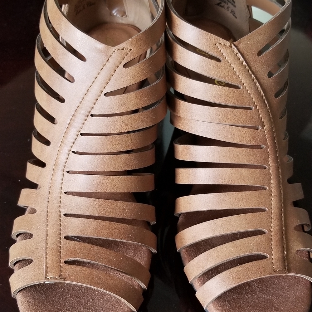 Shoes - Picture 5 of 6